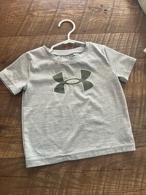 Under Armour Light Gray Tee with Green Logo - Kids